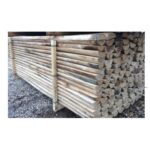 Mezzo palo in castagno scortecciato